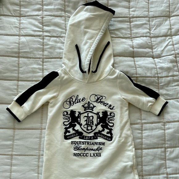 Nicholas & Bears - Picture 1 of 4